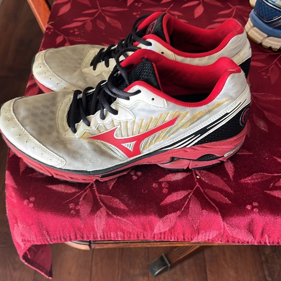 Mizuno Waverider 16 - Picture 2 of 6